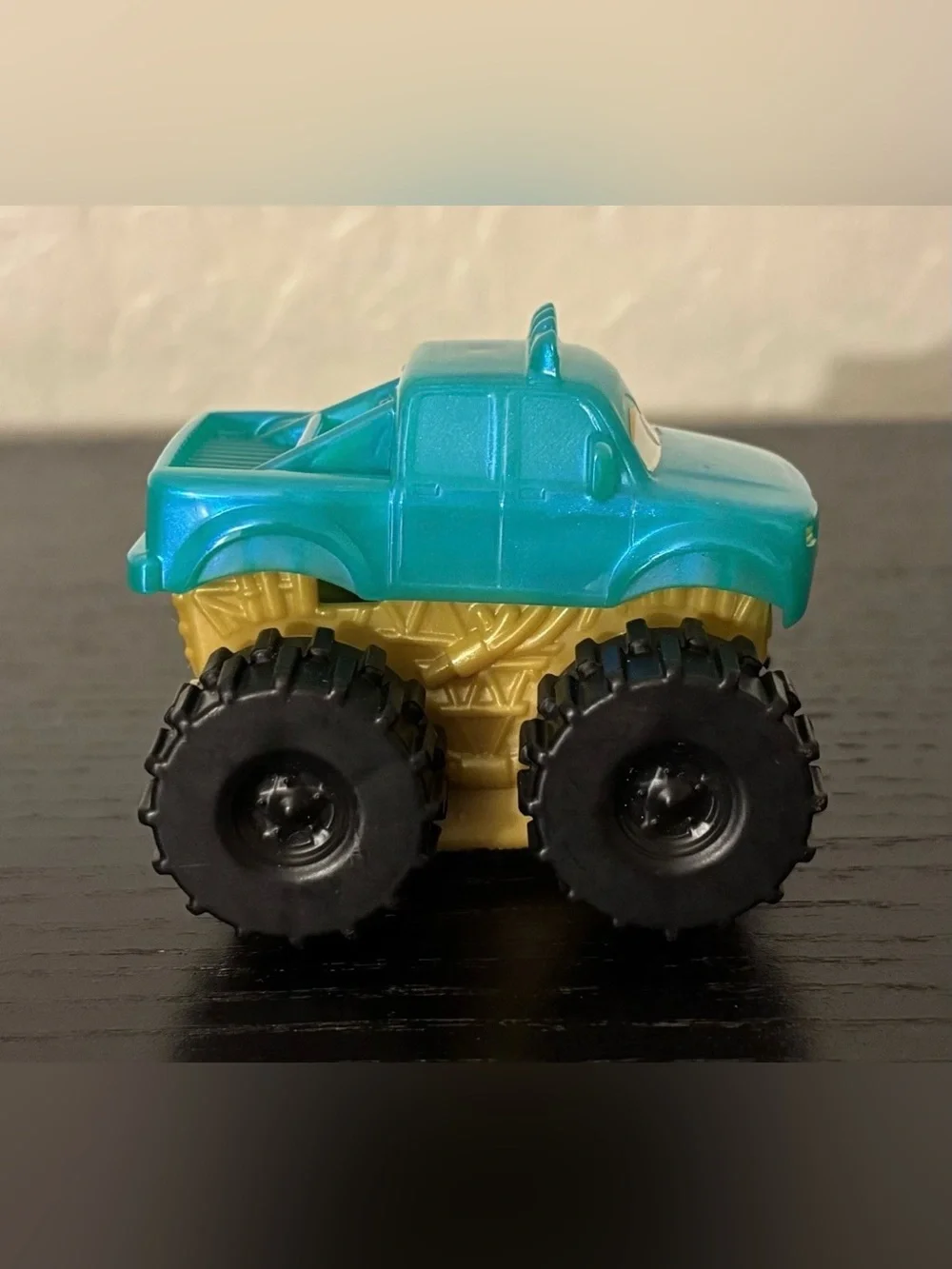 Cars On the Road McDonald’s toys Rumble + Cave Lightning Mcqueen + Ivy figures
